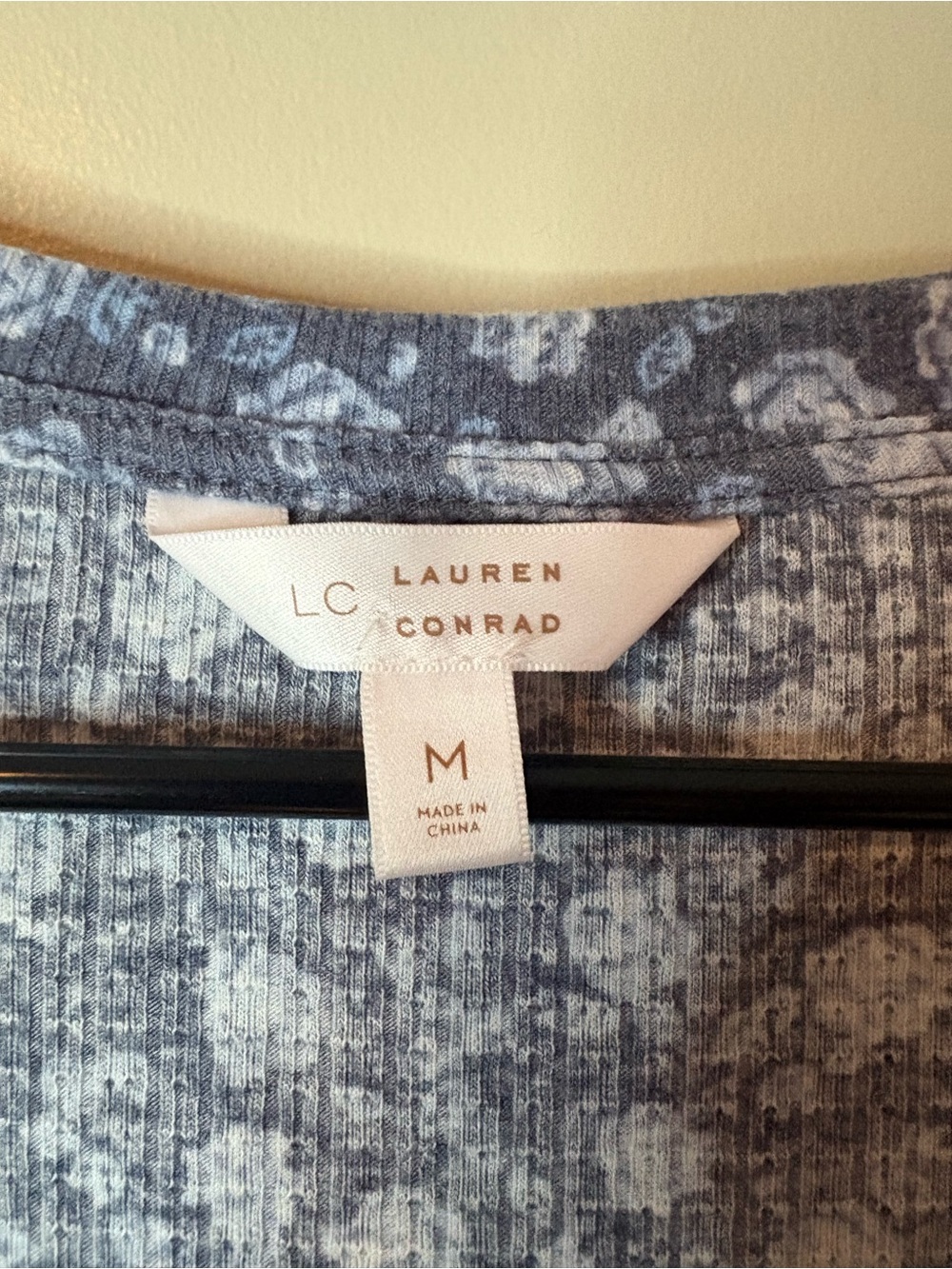 Lauren Conrad Cornflower Blue Floral Puff Sleeve Top NWOT - Picture 3 of 6